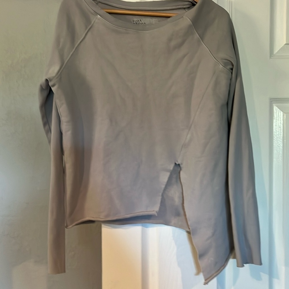 Frank & Eileen sweatshirt size medium. No flaws.